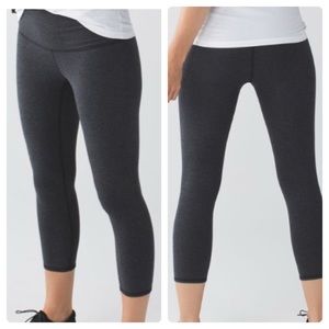 EUC Lululemon Wunder Under Crop (Roll Down)
Heathered Black 21”